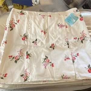 White floral mini skirt